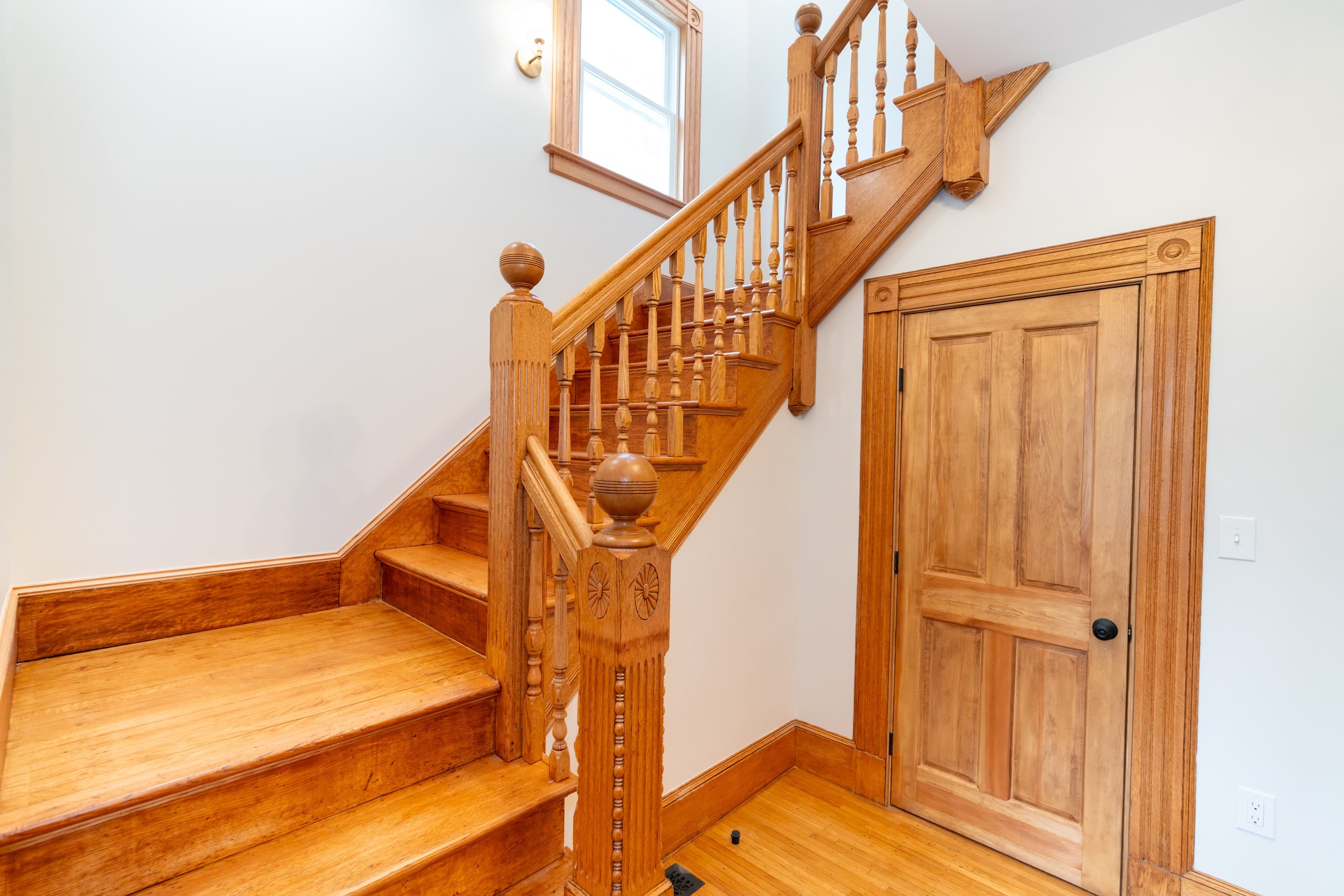Beautiful restored oak staircase by Elm City Homes